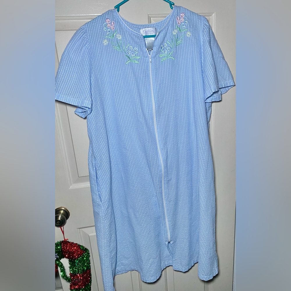 Vintage Granny Miss Elaine Colette Blue Seersucker Zip-Up Robe Housecoat XL
